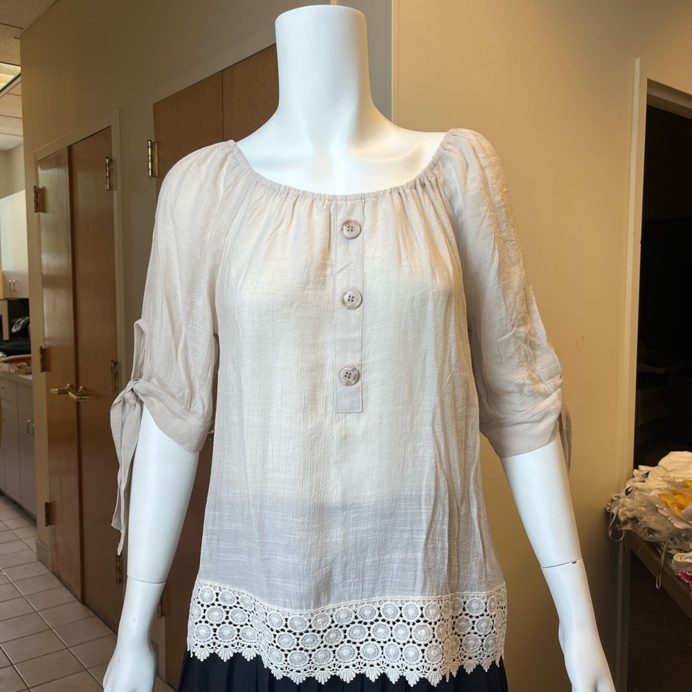 Cream Relaxed Buttoned Blouse with 3/4 Sleeves
